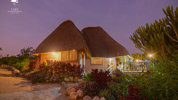Exterior - Lake Munyanyange Caves Lodge (Kasese)