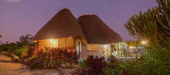 Munyanyange湖洞穴旅馆