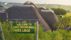 Exterior - Lake Munyanyange Caves Lodge (Kasese)