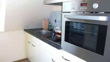 Ofen, Herdplatte, Geschirrspüler, Hochstuhl