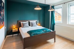 5 bedrooms, iron/ironing board, WiFi