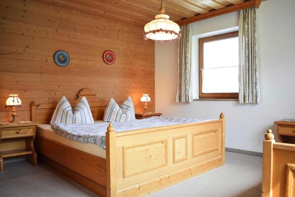 1 bedroom, travel cot, free WiFi