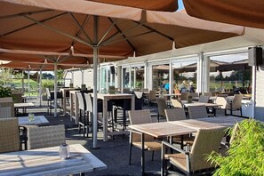 تناول الطعام بالخارج