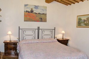 4 bedrooms, iron/ironing board, free WiFi