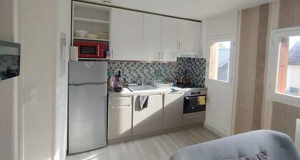 House with independent basement and parking 2km from Versailles