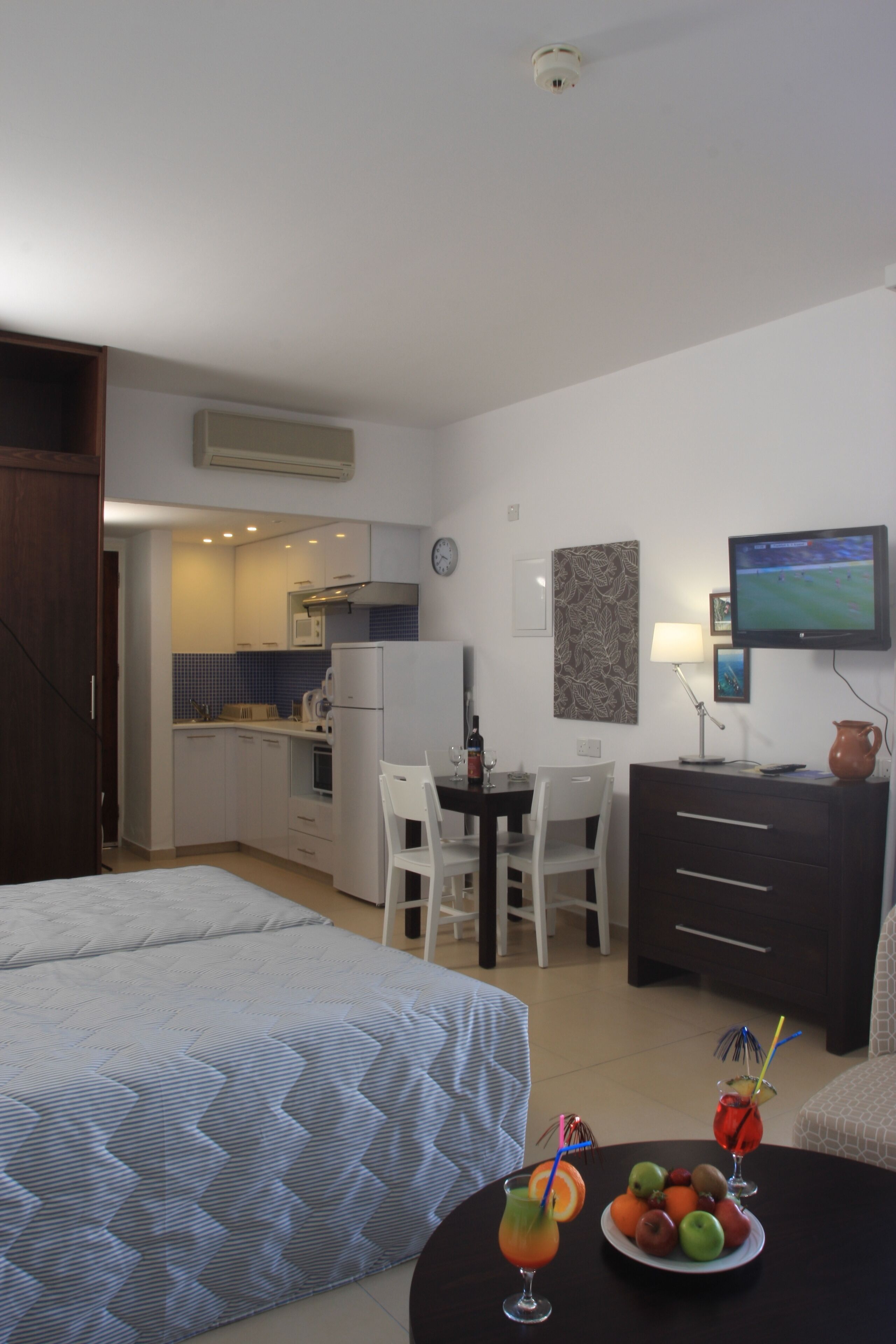 In-room safe, desk, free WiFi