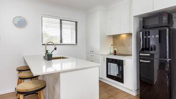 KylskÄp, mikrovÄgsugn, ugn och spishÀll