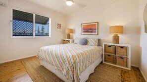 4 bedrooms, iron/ironing board, free WiFi