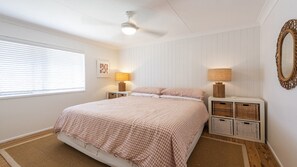 4 bedrooms, iron/ironing board, free WiFi