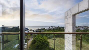 Premium bedding, down comforters, free minibar, in-room safe