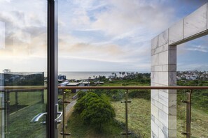 Premium bedding, down duvets, free minibar, in-room safe - Stanford Hotel & Resort Jeju (Jeju City)