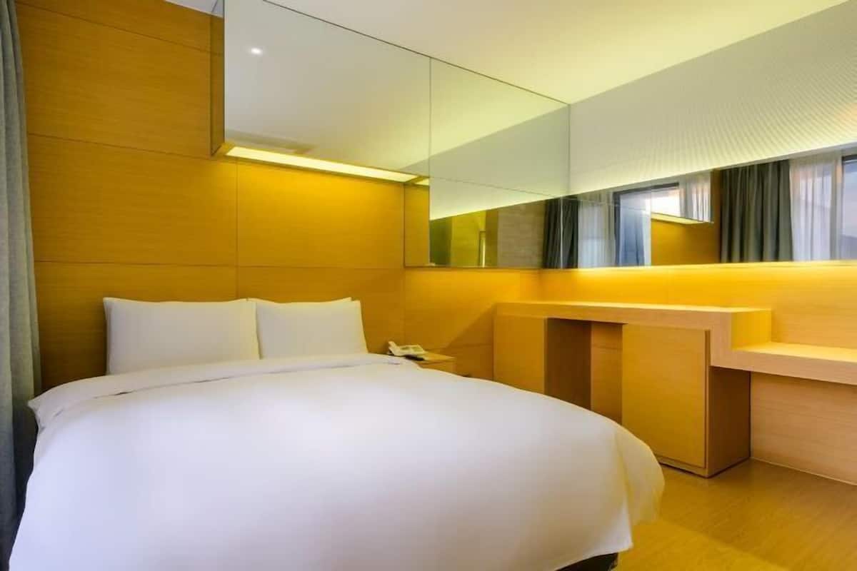 1 Schlafzimmer, hochwertige Bettwaren, Daunenbettdecken