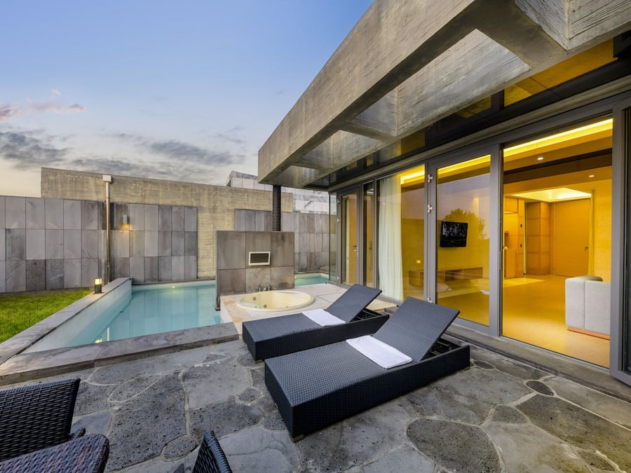 O VILLA | Premium bedding, down comforters, free minibar, in-room safe