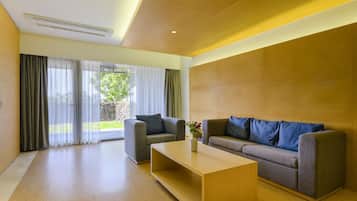 Habitación Deluxe con 2 camas individuales, vistas al jardín | Ropa de cama de alta calidad y edredones de plumas