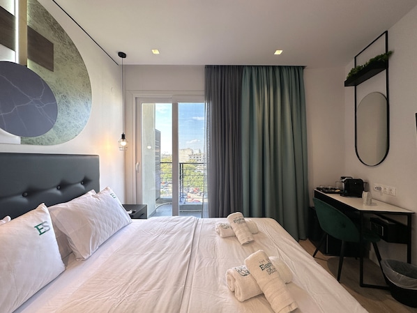 Double Room | Desk, laptop workspace, soundproofing, iron/ironing board - Urban Elephant Suites (Thessaloniki)