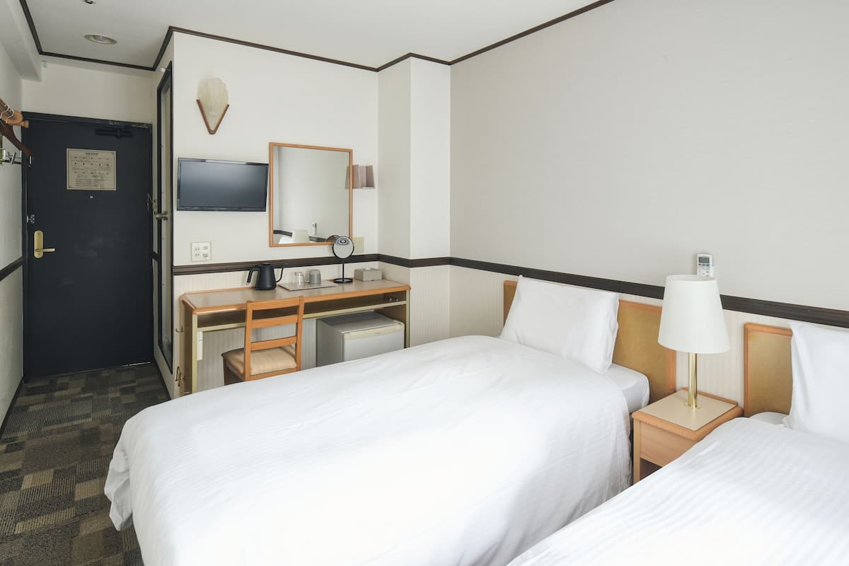 Laptop workspace, blackout curtains, free WiFi, bed sheets