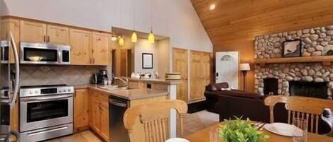 Refrigerador, microondas, horno, placa de cocina