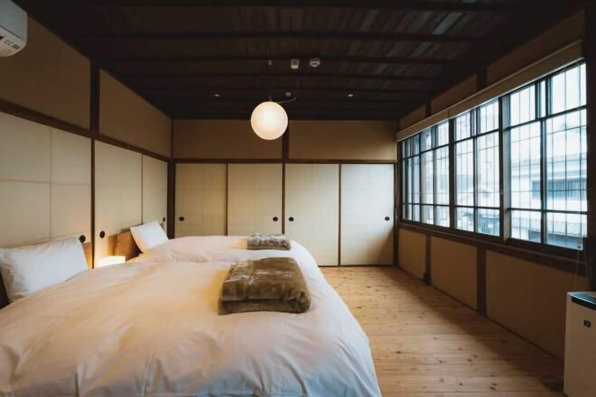 2 habitaciones, decoración personalizada y muebles diferentes