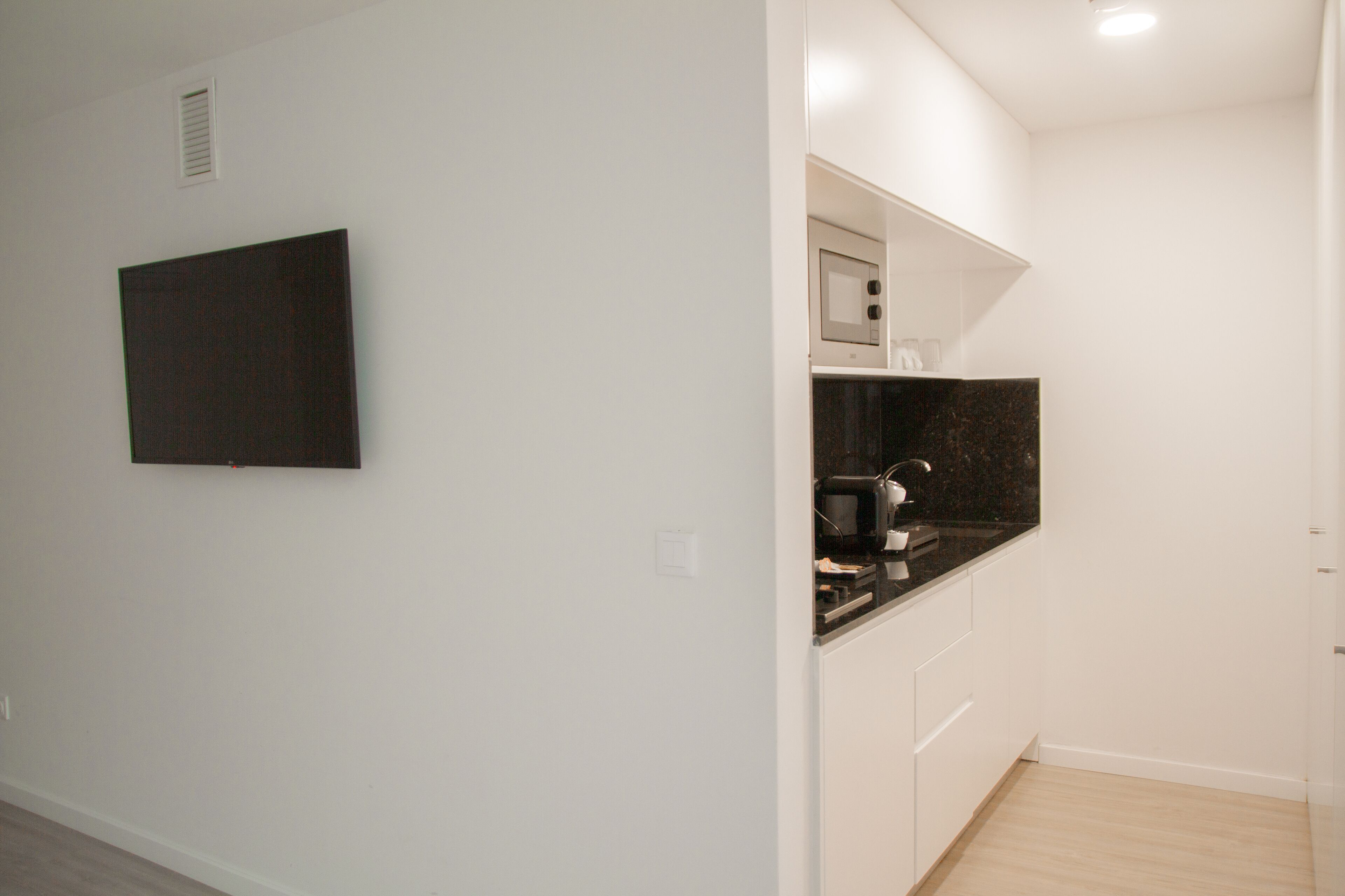 Standard Apartment | Private kitchen | Mini-fridge, microwave, dishwasher, coffee/tea maker