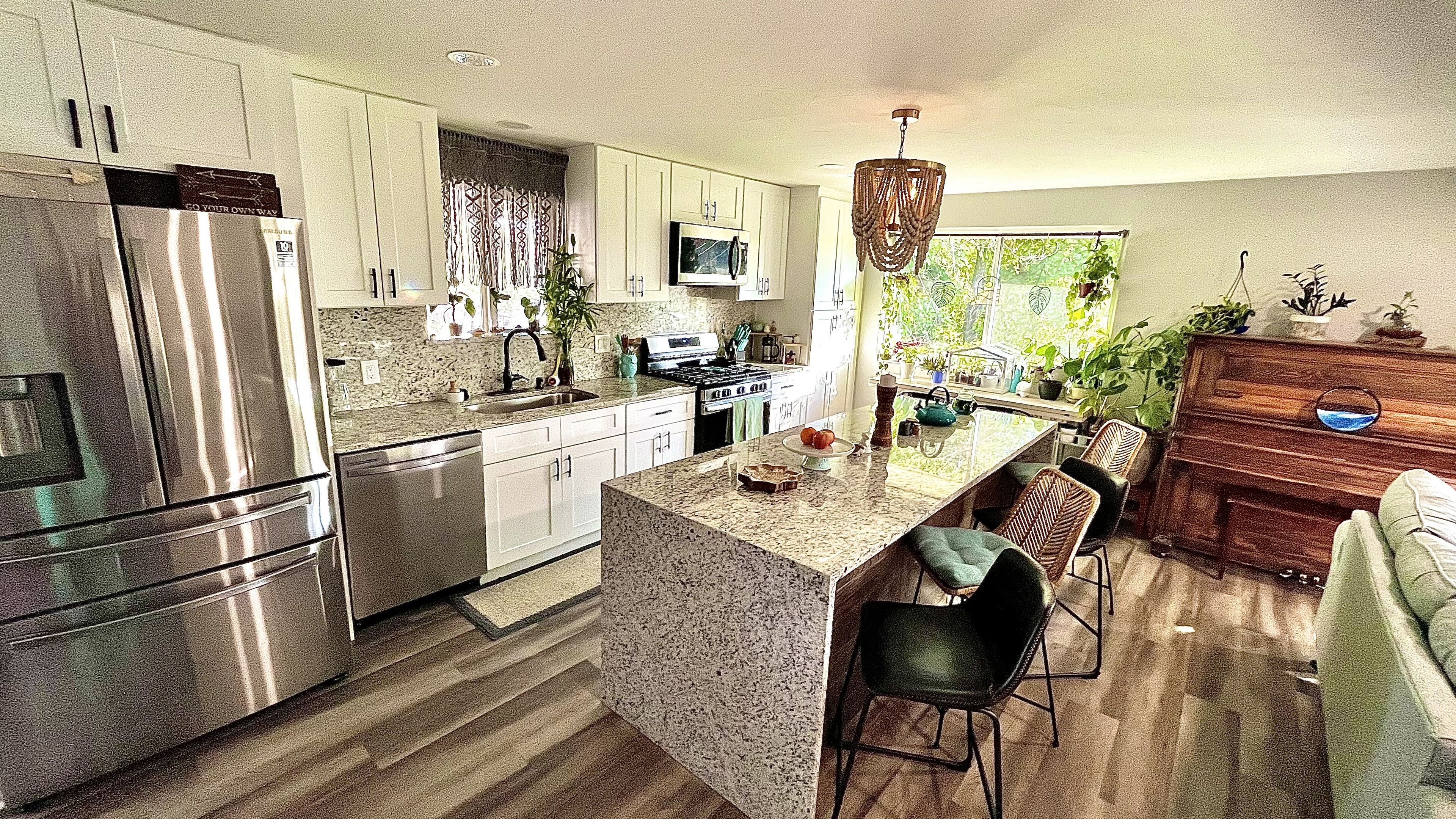 Unique, Serene Space, Awesome Locale! 5mls to downtown&stadiums, 10 to RedRocks!