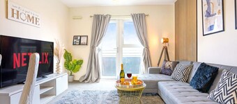 Stylish City Centre Apartment with Free Parking