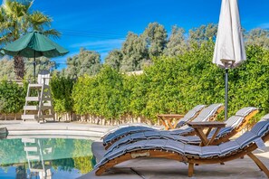 A heated pool - The Camp - Private pickleball court and  pool close to festivals/golf (Coachella)
