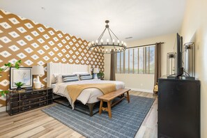 5 bedrooms, iron/ironing board, travel cot, free WiFi - The Camp - Private pickleball court and  pool close to festivals/golf (Coachella)