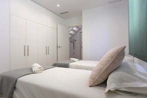 2 habitaciones, tabla de planchar con plancha y wifi gratis 