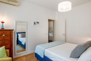 2 bedrooms - Central elegant and design apartment perfect for 4 people in 125 square meters of space with double bedroom and a second bedroom with sofa bedThe location of the house is ideal for visiting the city, it is immersed in the magic of the "squares", a stone' (Padova)