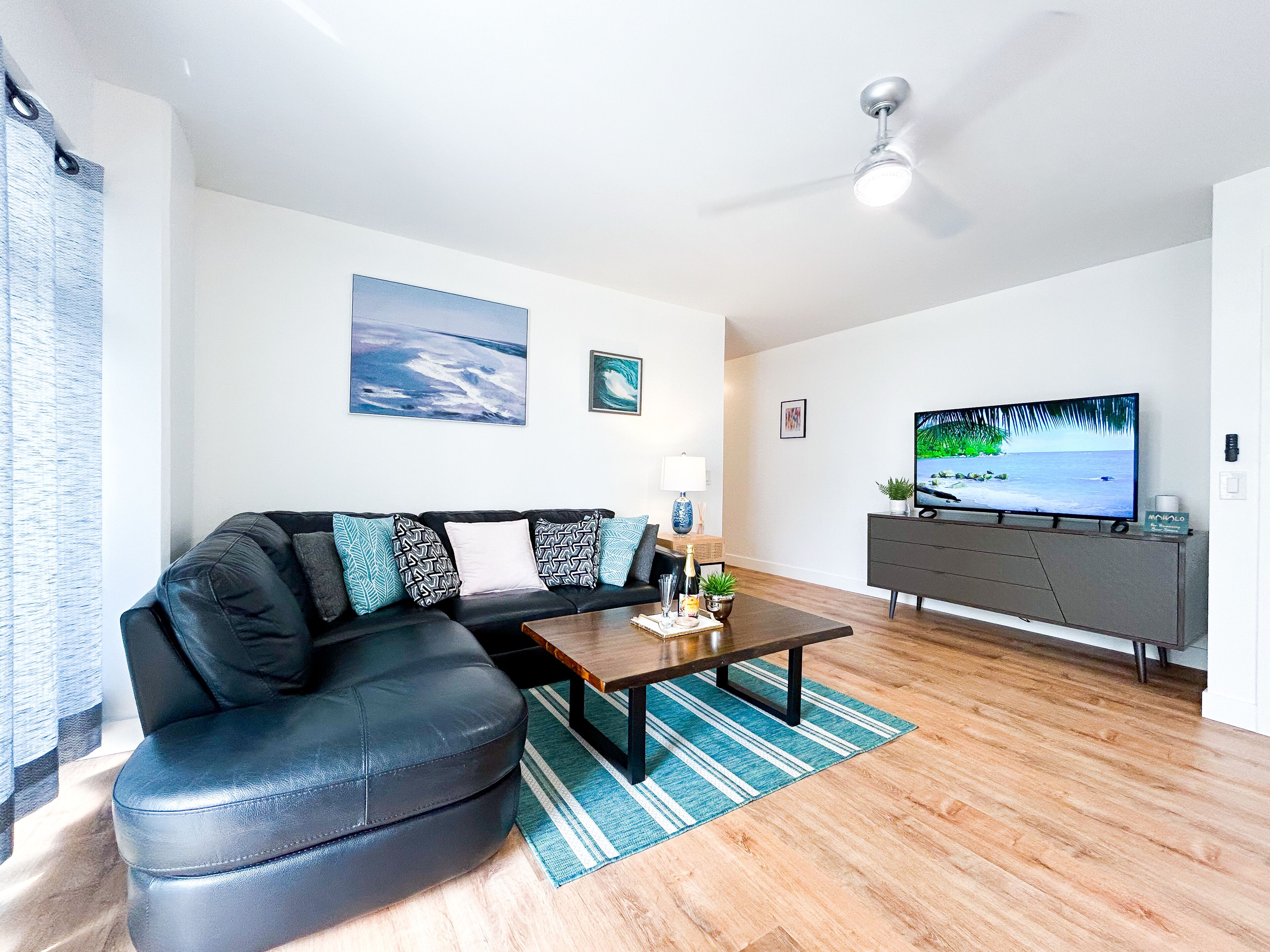 2 BDRM w/ 5 Beds + 2 Bath + Parking + Peekaboo Ocean View, 2 mins walk to Beach