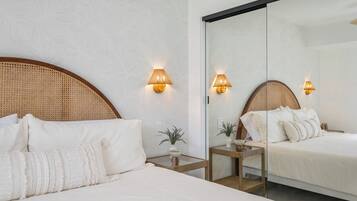 3 bedrooms, desk, iron/ironing board, travel crib