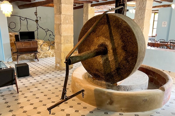Wohnzimmer mit Sitzbereich im Mühlenraum.