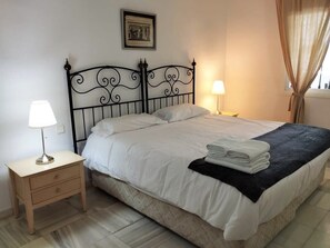 2 bedrooms, iron/ironing board, WiFi, bed sheets