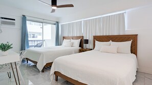 2 sovrum, skrivbord, strykjärn/strykbräda och resesäng