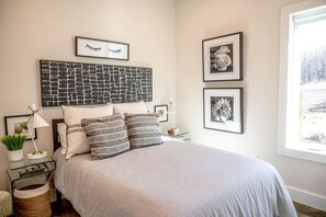 3 bedrooms, WiFi, bed sheets - The Gathering Barn by Buffalo Mountain Getaway (Meadows of Dan)