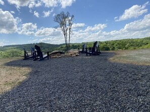 Property grounds - The Gathering Barn by Buffalo Mountain Getaway (Meadows of Dan)