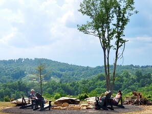 Property grounds - The Gathering Barn by Buffalo Mountain Getaway (Meadows of Dan)