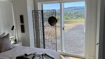 3 makuuhuonetta, työpöytä, silitysrauta/-lauta, Wi-Fi