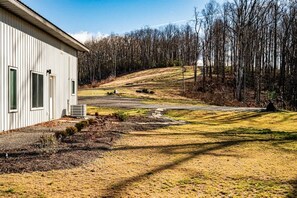 Exterior - The Gathering Barn by Buffalo Mountain Getaway (Meadows of Dan)