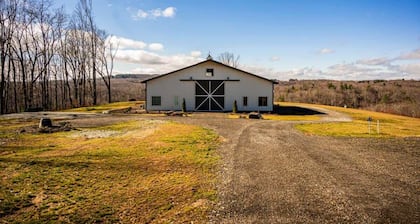 The Gathering Barn by Buffalo Mountain Getaway