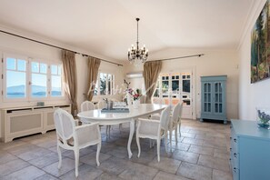 Dining - Villa with enormous Pool in Kassiopi (Kassiopi)