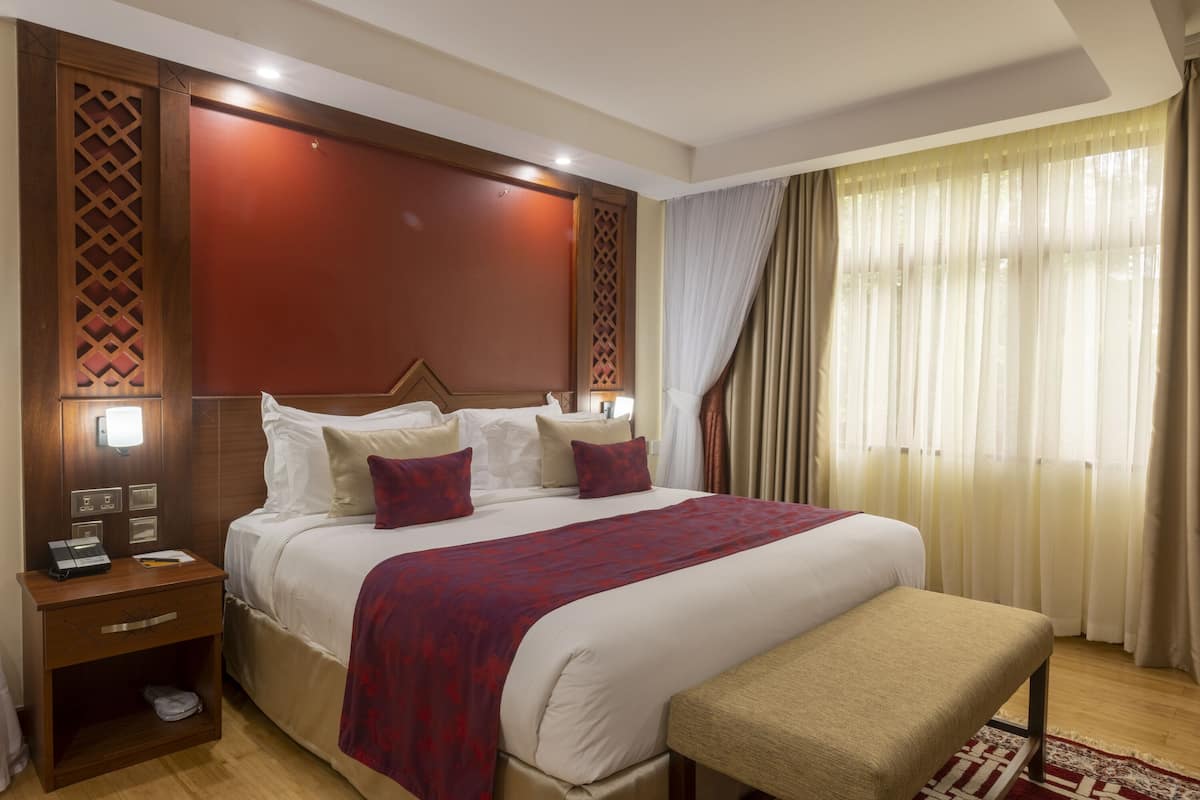 1 bedroom, minibar, desk, laptop workspace