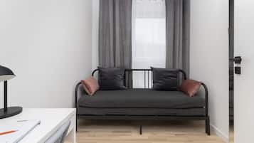 3 bedrooms, iron/ironing board, WiFi, bed sheets