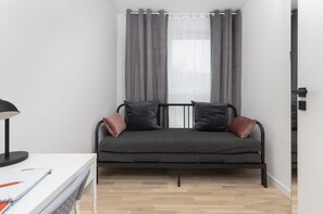 3 makuuhuonetta, silitysrauta/-lauta, Wi-Fi, vuodevaatteet