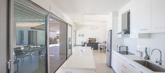 Villa Amelia, Stunning 3BDR Cape Greco Villa with Private Pool