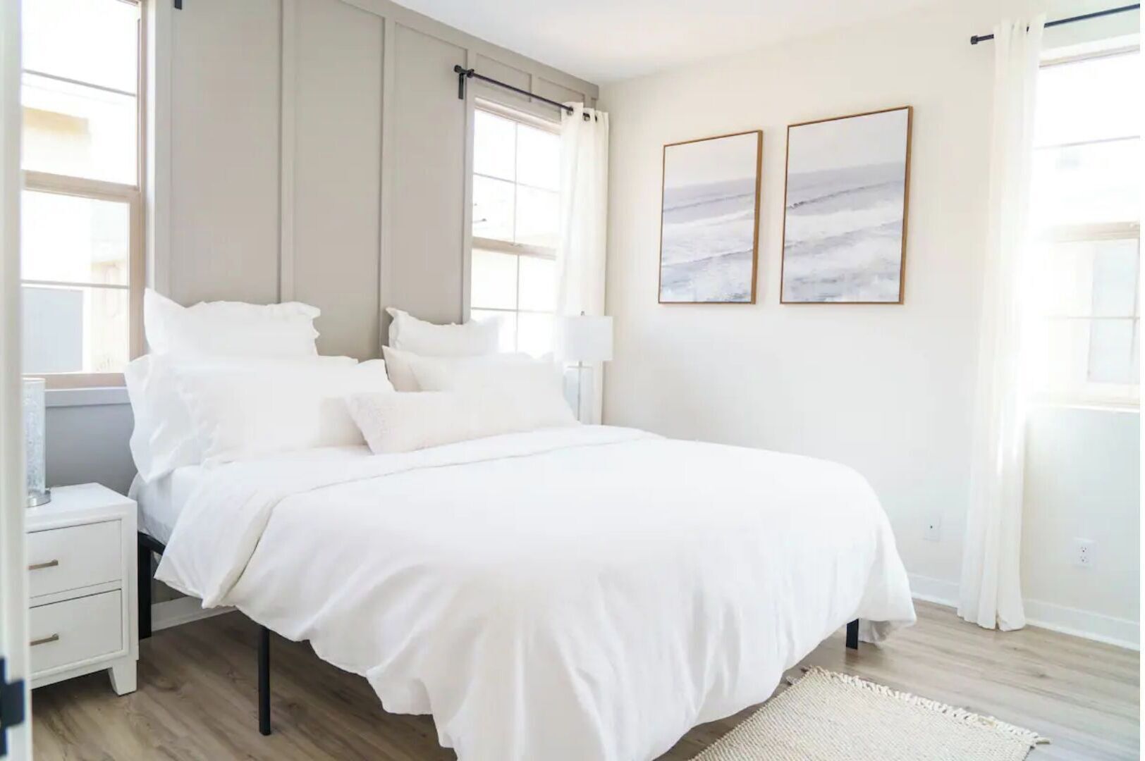 3 室のベッドルーム、デスク、WiFi (無料)、ベッドシーツ