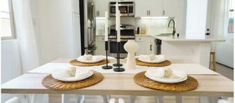 Modern Designer Home w/ King Bed - 30 minutes to all the theme parks!