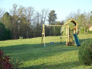 Children's area - Air-conditioned, garden, private heated swimming pool, pets allowed (Eyraud-Crempse-Maurens)