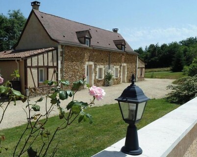 Air-conditioned, garden, private heated swimming pool, pets allowed