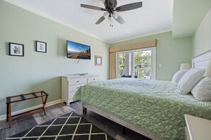 3 slaapkamers, een strijkplank/strijkijzer, internet